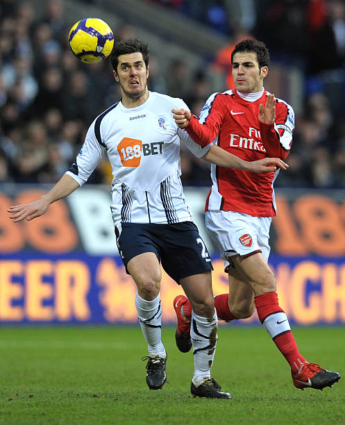 泛白却显得 泛白却显得