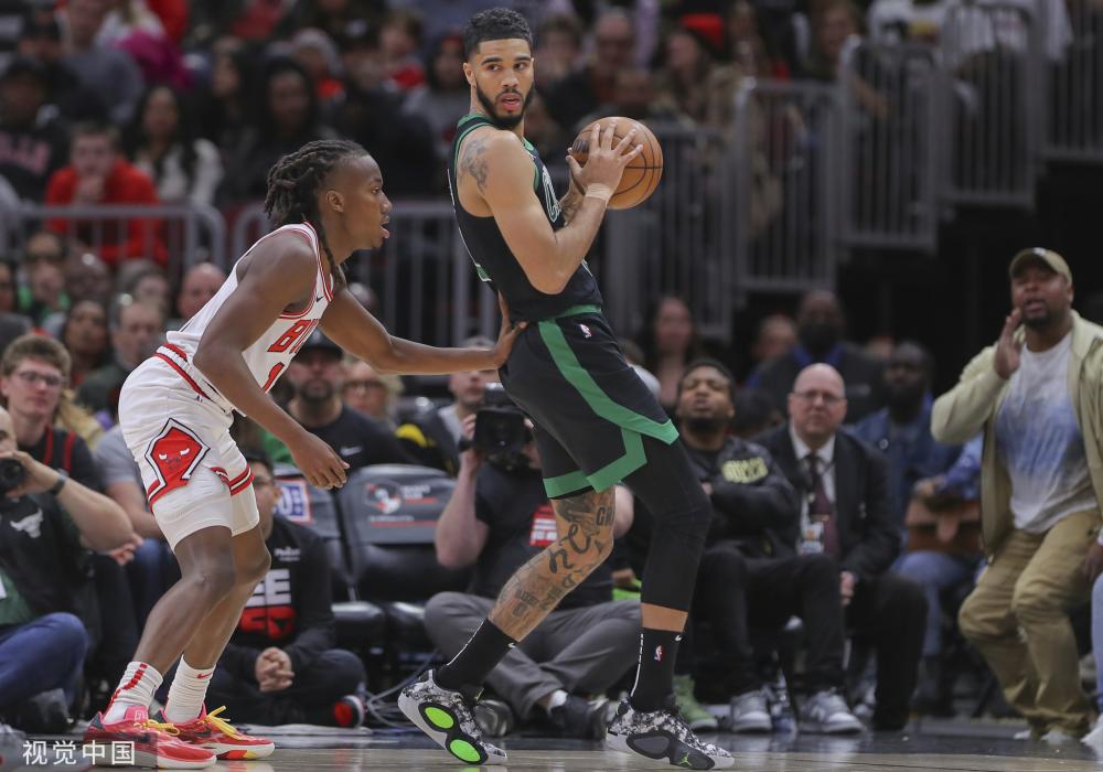 他鼓励球员 他鼓励球员